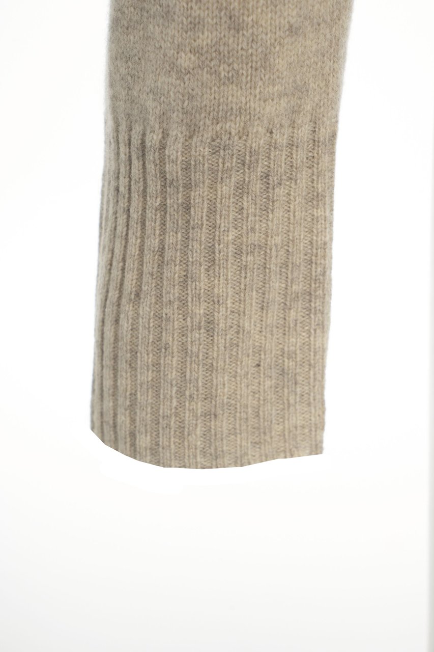 Closed Cardigan with V-neck Beige