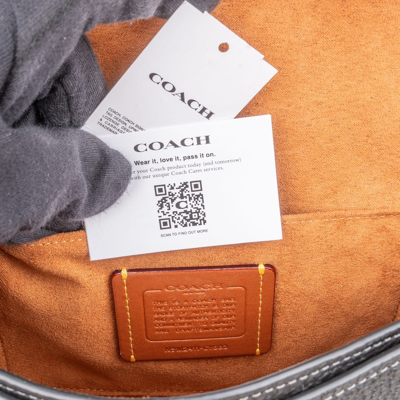 Coach Pebbled Leather Riya Shoulder 21 Crossbody Shoulder Bag Zwart