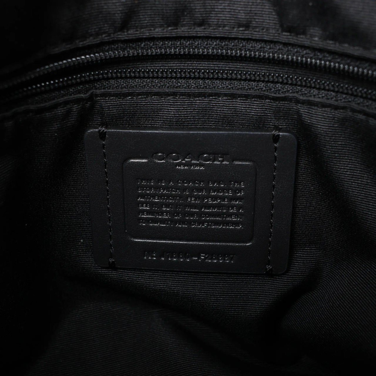 Coach Lexy Pebbled Leather Shoulder Bag in Black Zwart