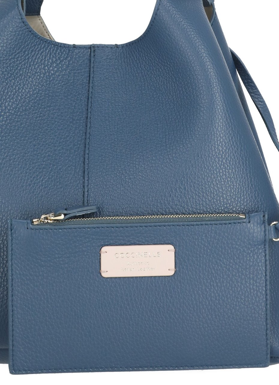 Coccinelle Structured Pebbled Leather Shoulder Bag With Contrast Logo Blauw