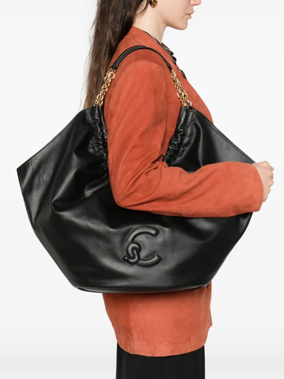 Coccinelle Spacious Ruched Leather Handbag With Gold Chain Accents Bruin