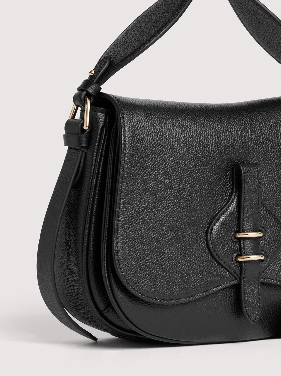 Coccinelle Mavery Textured Leather Gold-Hardware Handbag Zwart