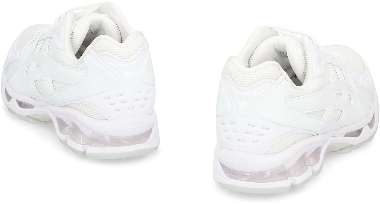Comme des Garçons Low-top sneakers made of leather and fabric. Wit