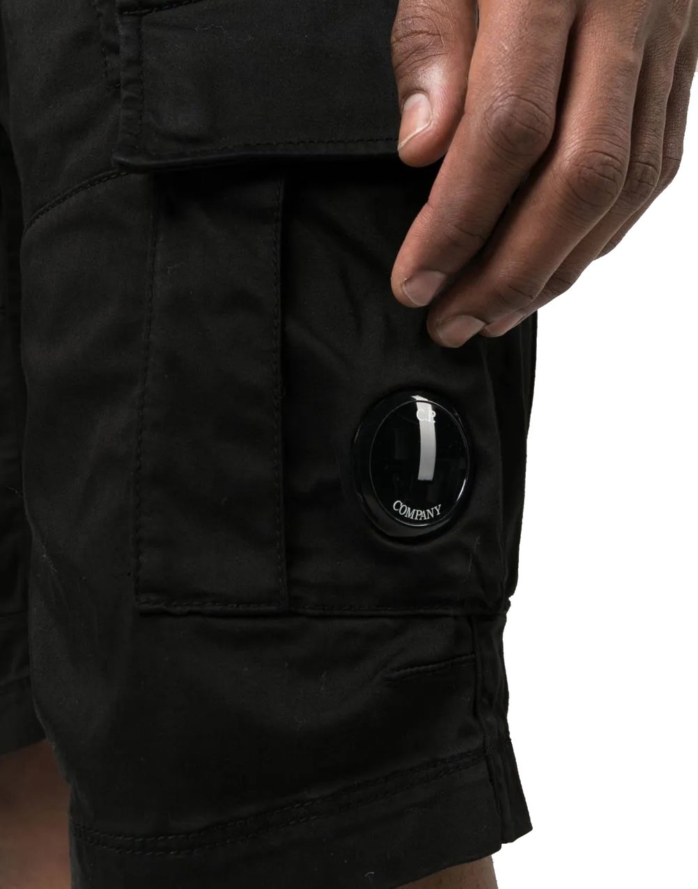 CP Company Lens Logo Cargo Stretch Bermuda Shorts Zwart