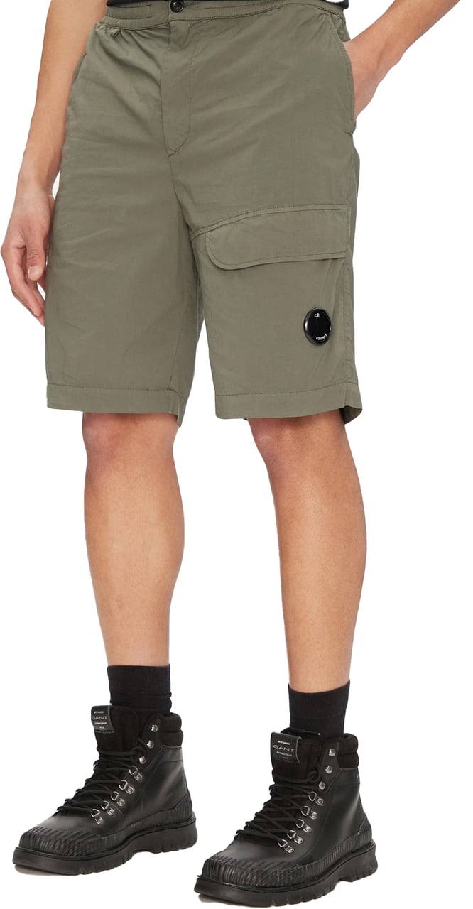 CP Company Lens Logo Cargo Stretch Bermuda Shorts Groen