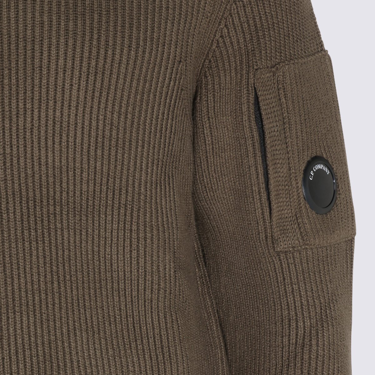 CP Company Ribbed Knit Sweater With Crew Neckline And Logo Detail Grijs