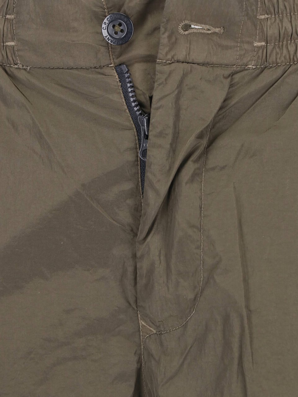 CP Company Utility-Inspired Cargo Pants With Distinctive Lens Detail Groen