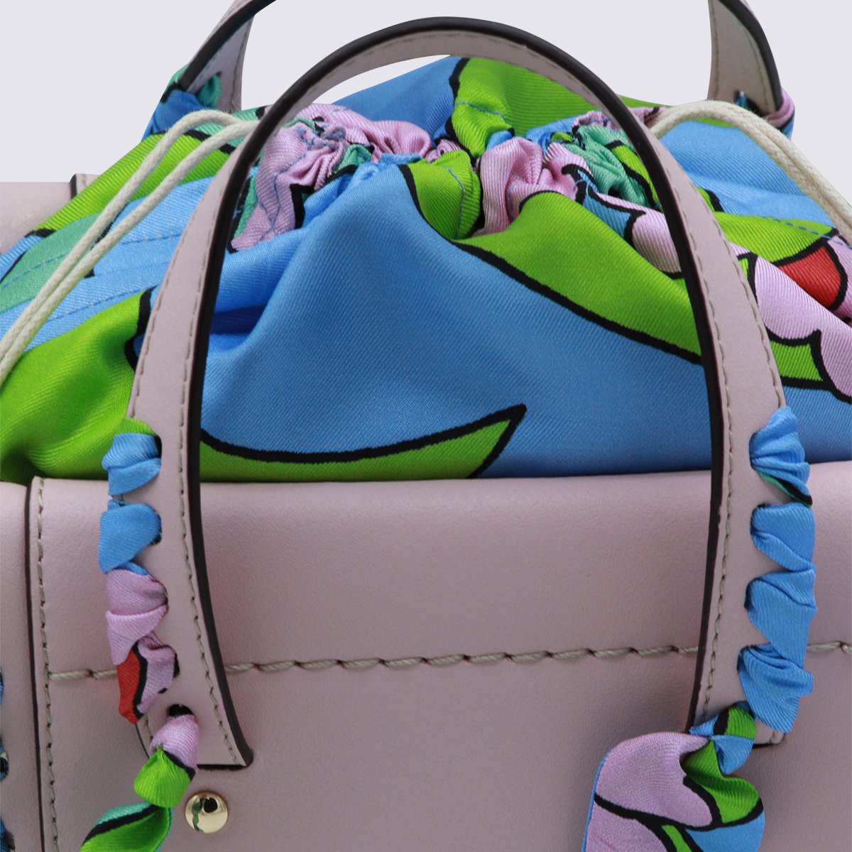 Cuba Lab Woven Straw Bucket Bag With Floral Handles Grijs