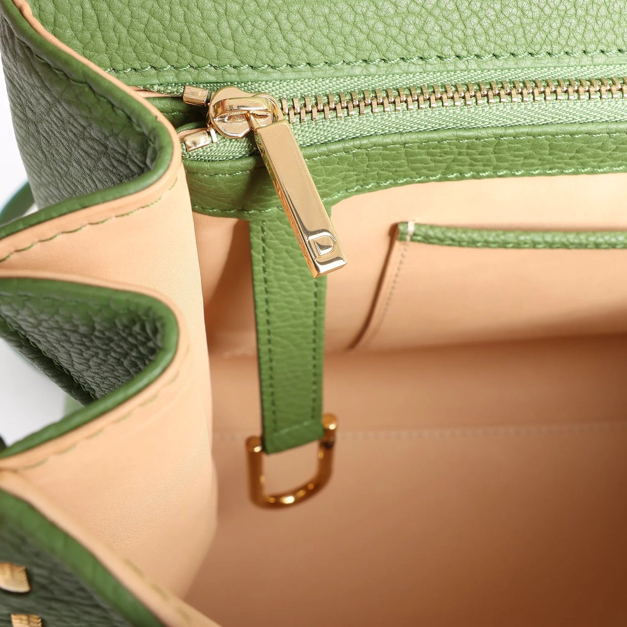 Delvaux Brillant MM Leather 2Way Handbag in Green Groen