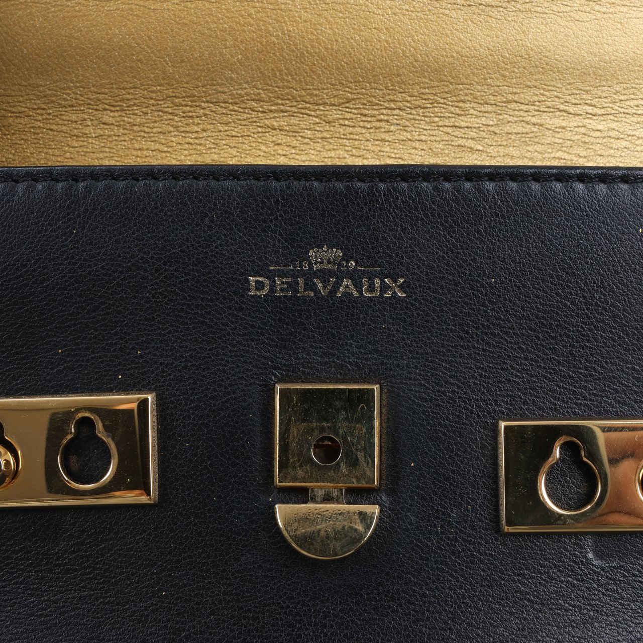 Delvaux Tempête PM Leather 2Way Crossbody Bags in Black Zwart