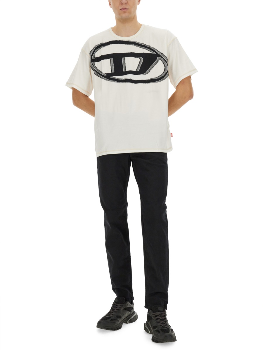 Diesel T-SHIRT WITH MAXI OVAL D Wit