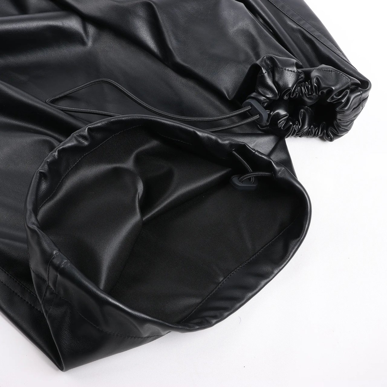 Diesel DIESEL Oversized Cargo Coated Fabric Trousers in Black p-MARTY-LTH, Size 48 IT Zwart