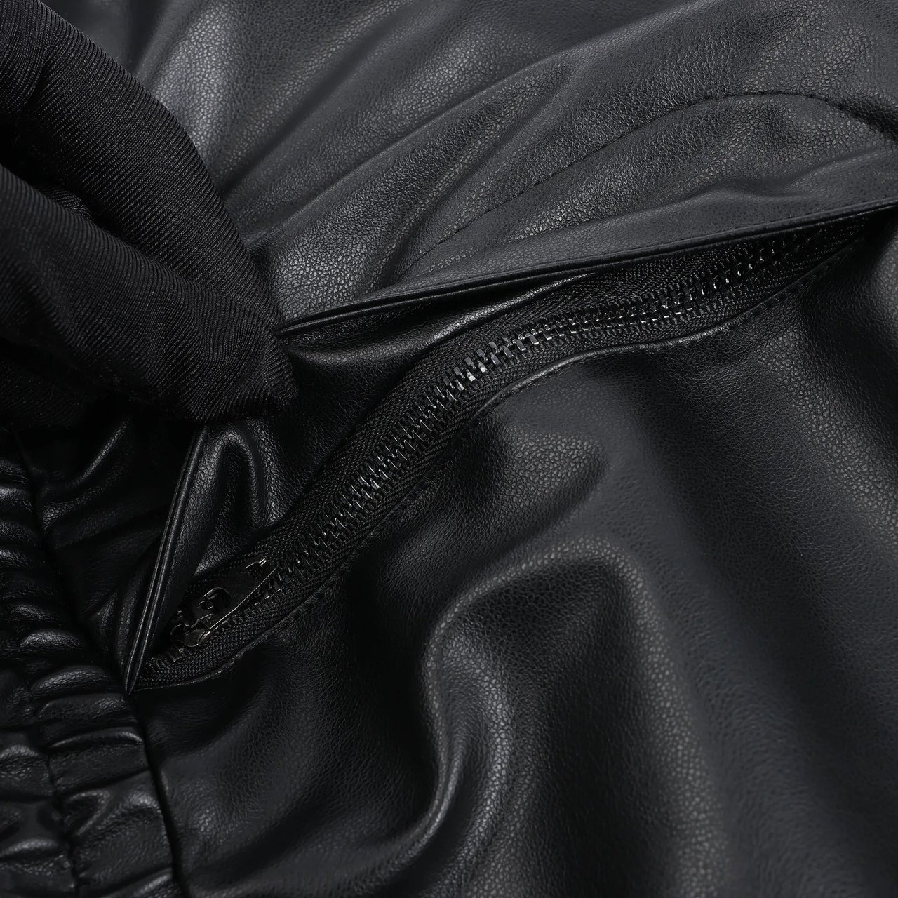 Diesel DIESEL Oversized Cargo Coated Fabric Trousers in Black p-MARTY-LTH, Size 48 IT Zwart