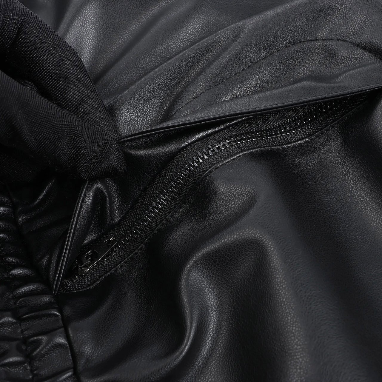 Diesel DIESEL Oversized Cargo Coated Fabric Trousers in Black p-MARTY-LTH, Size 48 IT Zwart