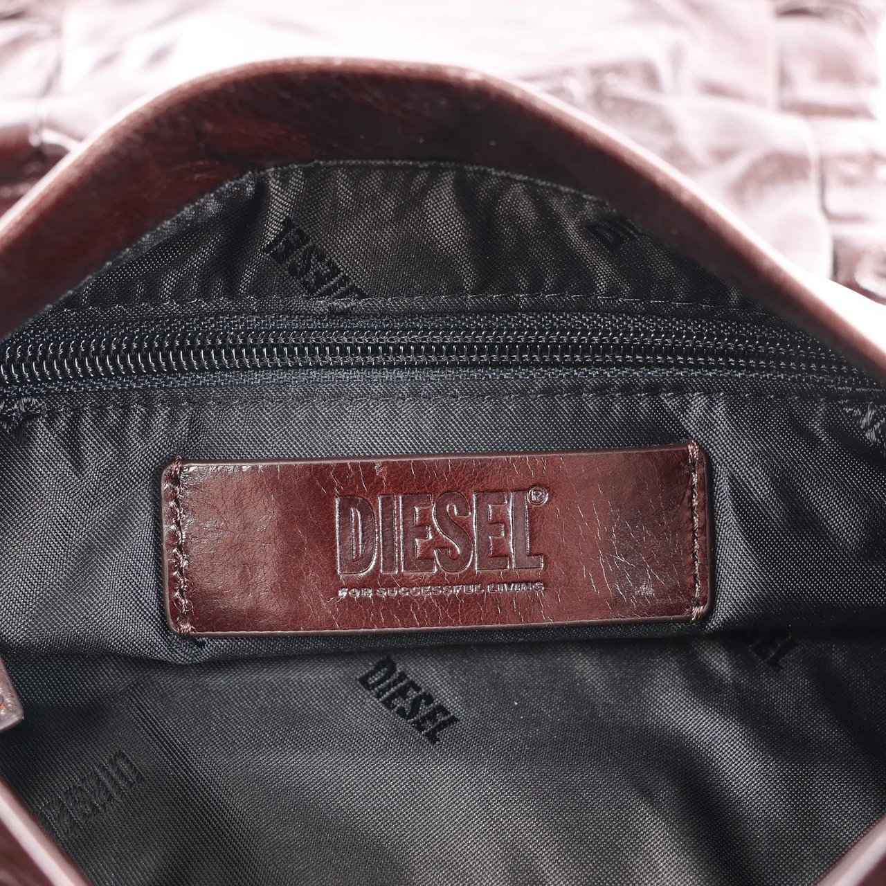 Diesel Scrunch-D Leather Shoulder Bag in Burgundy Maroon