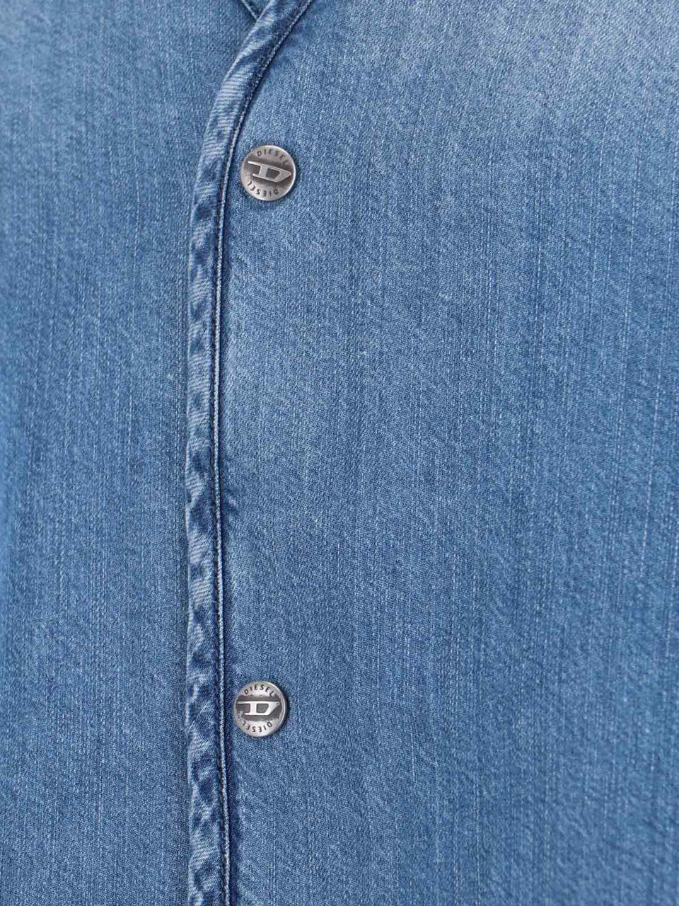 Diesel Denim Shirt With V-Neckline And Bold Back Graphic Blauw