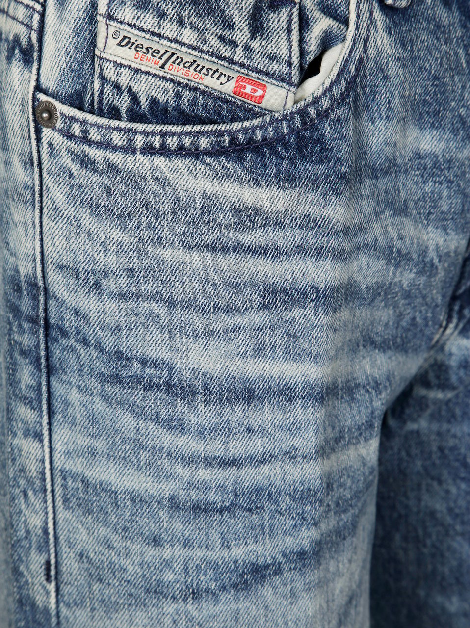 Diesel Straight-Leg Pants with Mid-Rise Waist and Minimalist Design Grijs