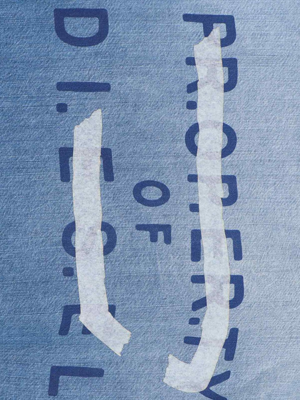 Diesel Denim Shirt With V-Neckline And Bold Back Graphic Blauw