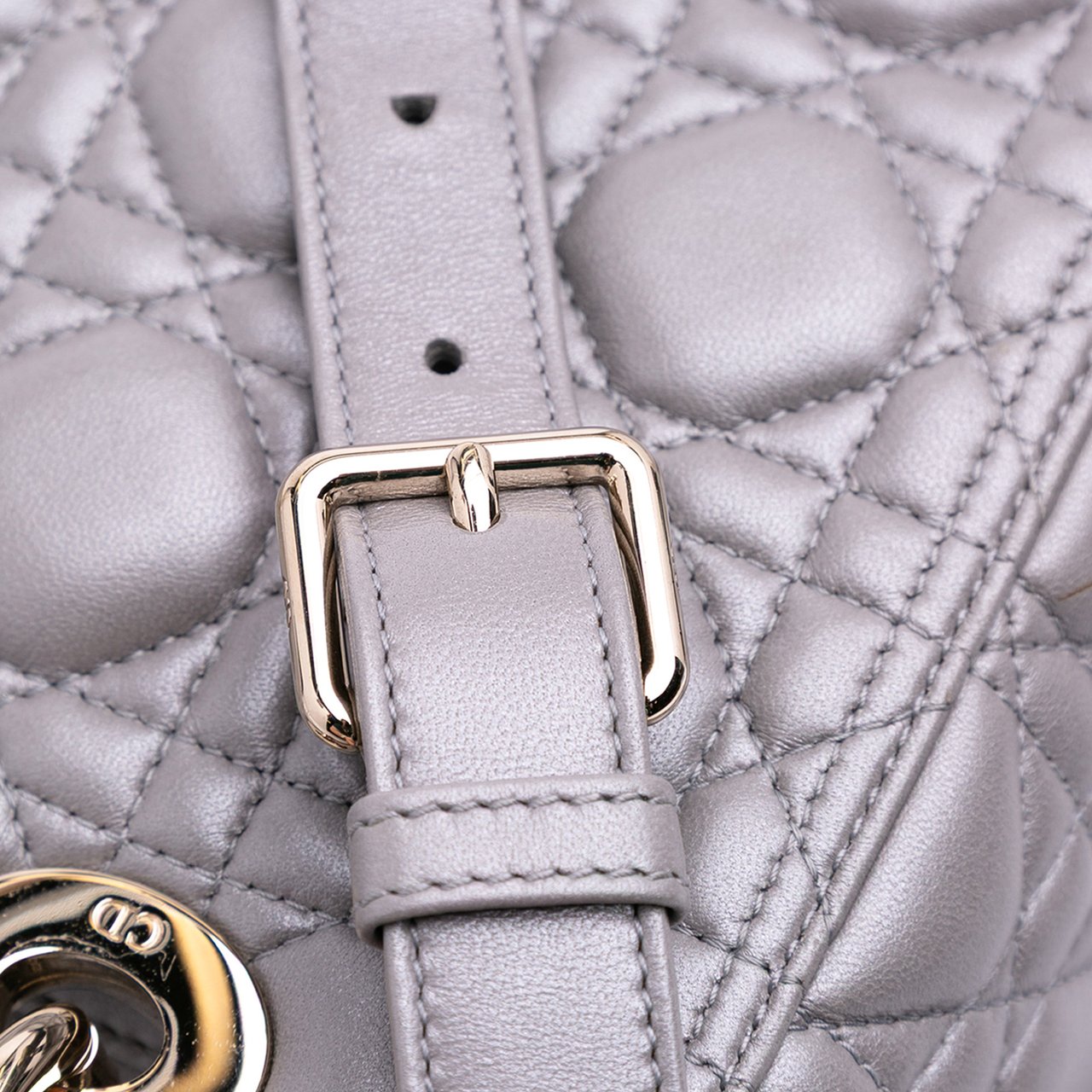 Dior Medium Pearlescent Lambskin Cannage Lady Dior Grijs