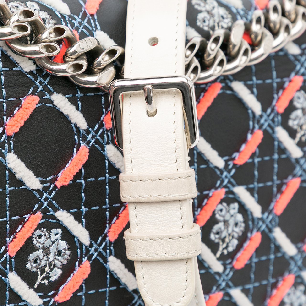 Dior Medium Calfskin Cannage Tufted Diorama Flap Zwart