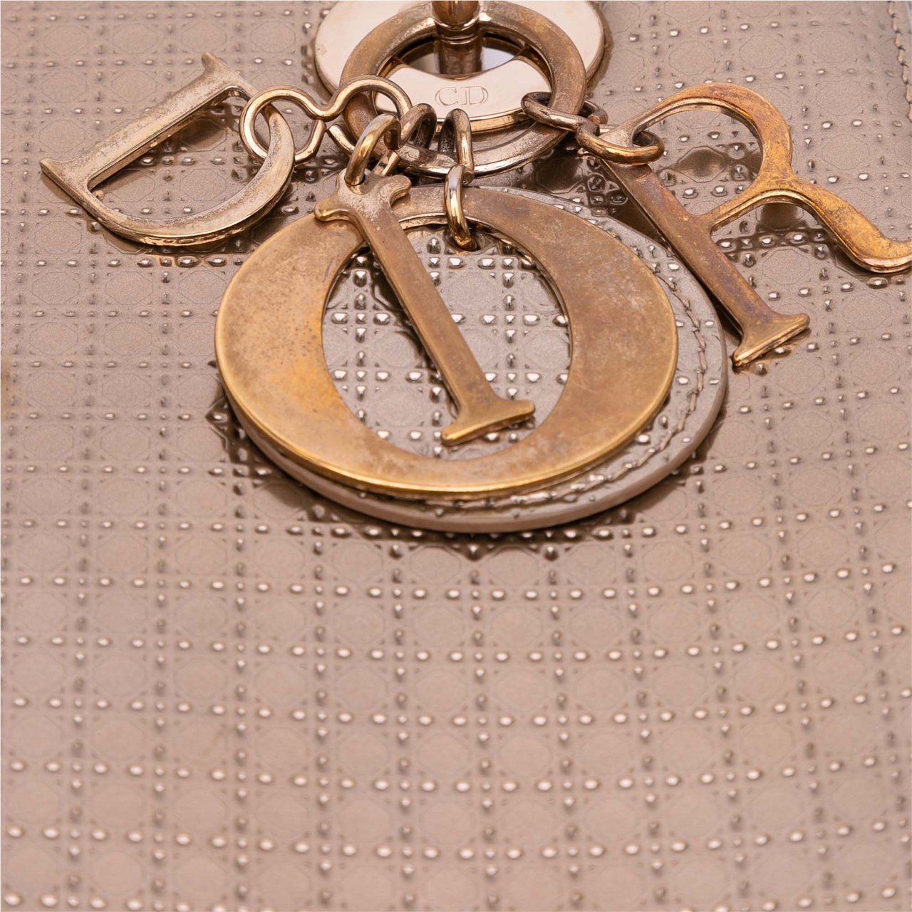 Dior Medium Metallic Patent Microcannage Lady Dior Goud