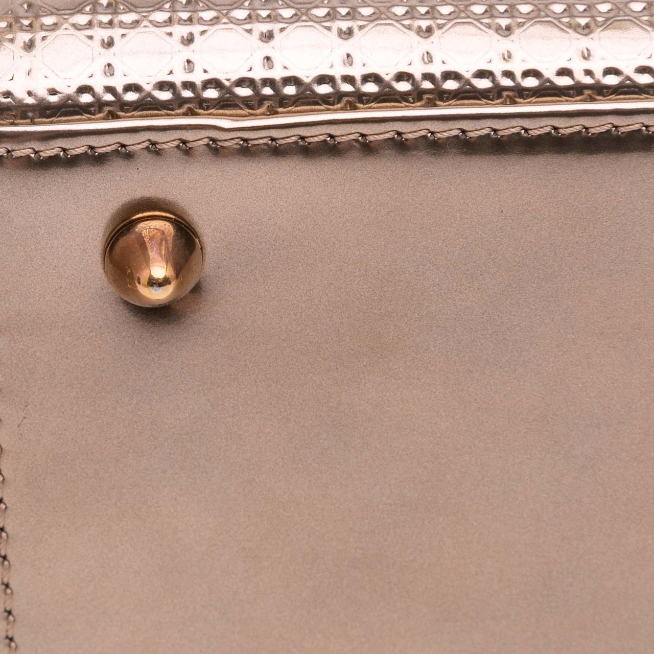 Dior Medium Metallic Patent Microcannage Lady Dior Goud