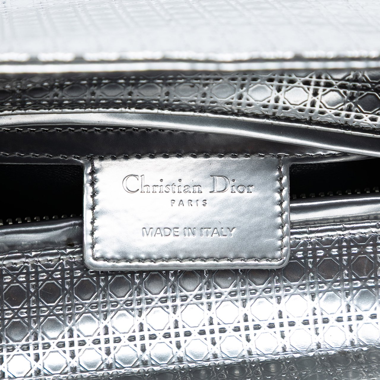 Dior Medium Metallic Patent Microcannage Lady Dior Zilver