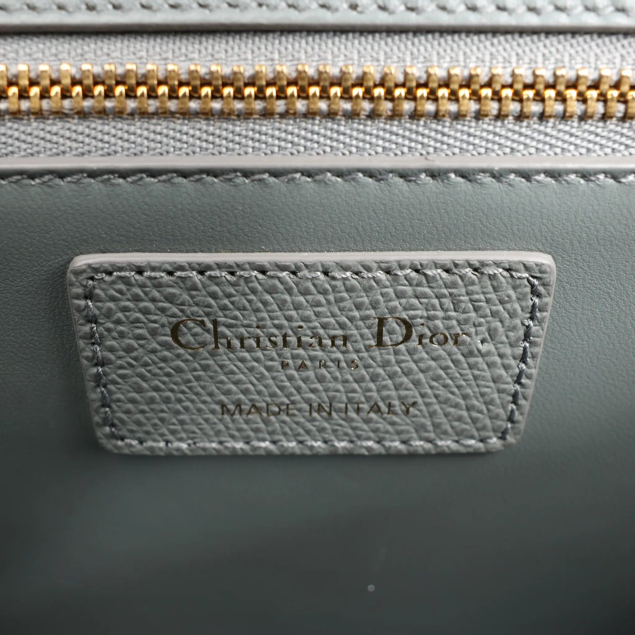 Dior Dior Montaigne 30 Leather Shoulder bag in Gray Grijs