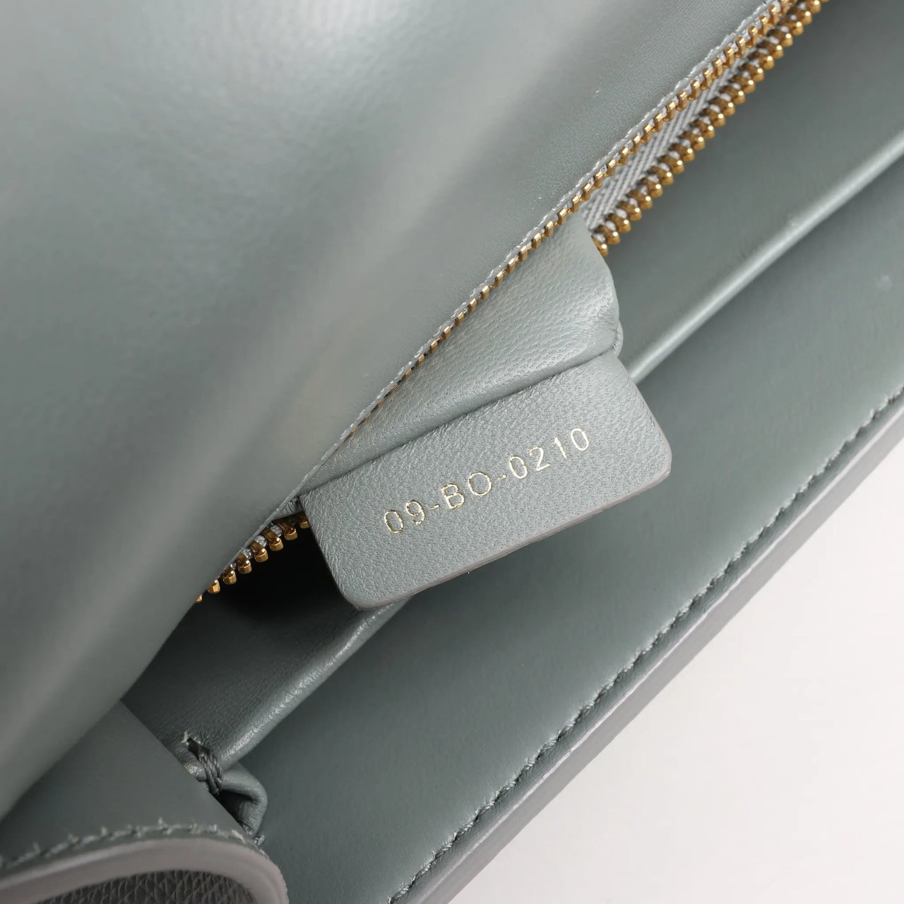 Dior Dior Montaigne 30 Leather Shoulder bag in Gray Grijs