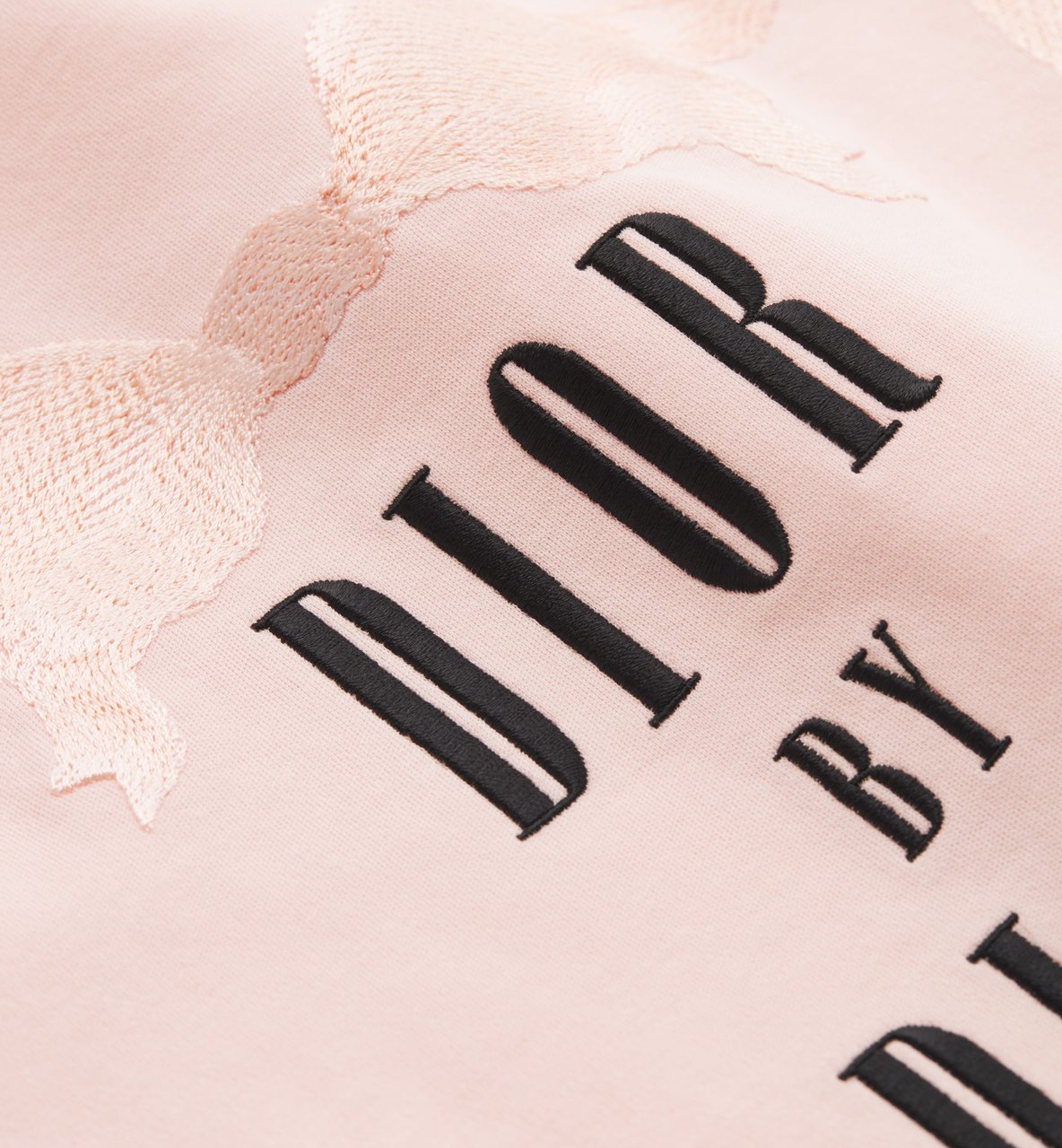 Dior Soft Pink Embroidered Patch T-Shirt Neutraal