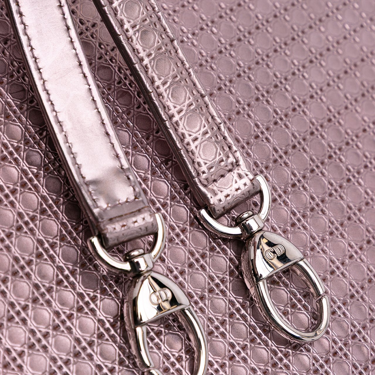 Dior Medium Metallic Patent Microcannage Lady Dior Roze