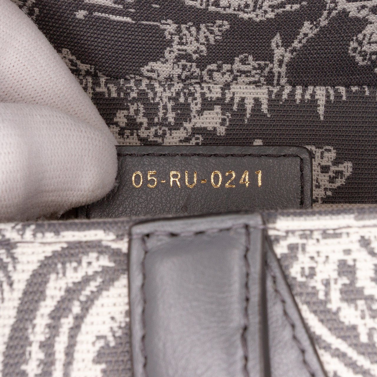 Dior Canvas Reverse Embroidered Toile De Jouy Saddle Bag Grijs