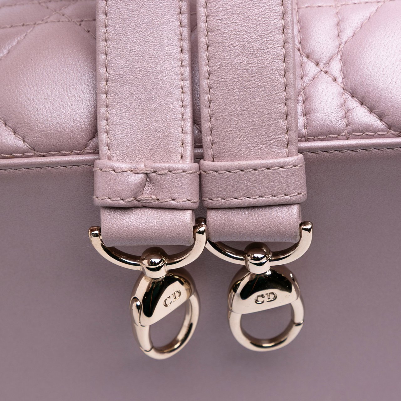 Dior Medium Pearlescent Lambskin Cannage Lady Dior Roze