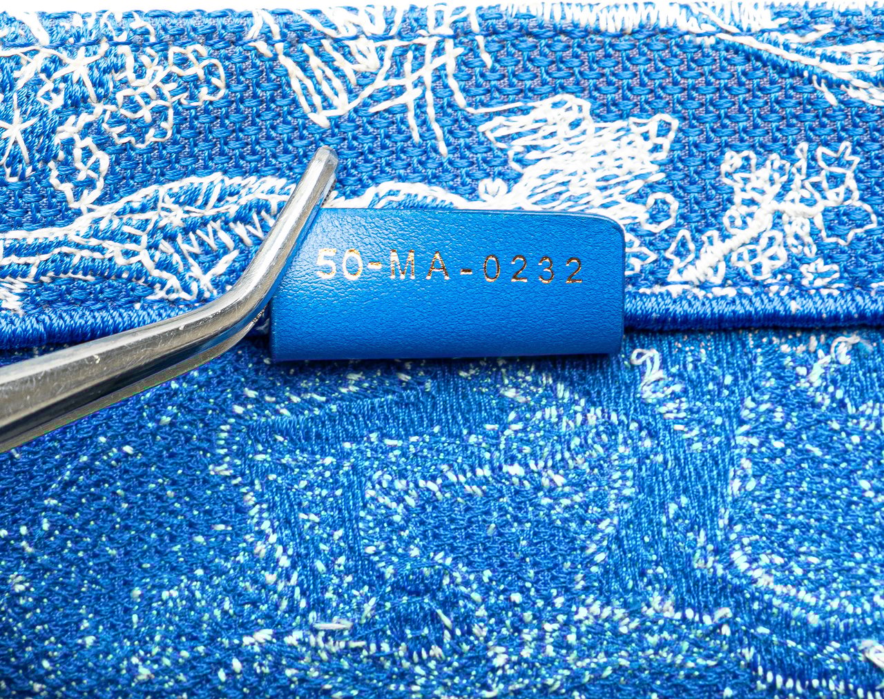 Dior Medium Canvas Embroidered Dioriviera Toile De Jouy Book Tote Blauw