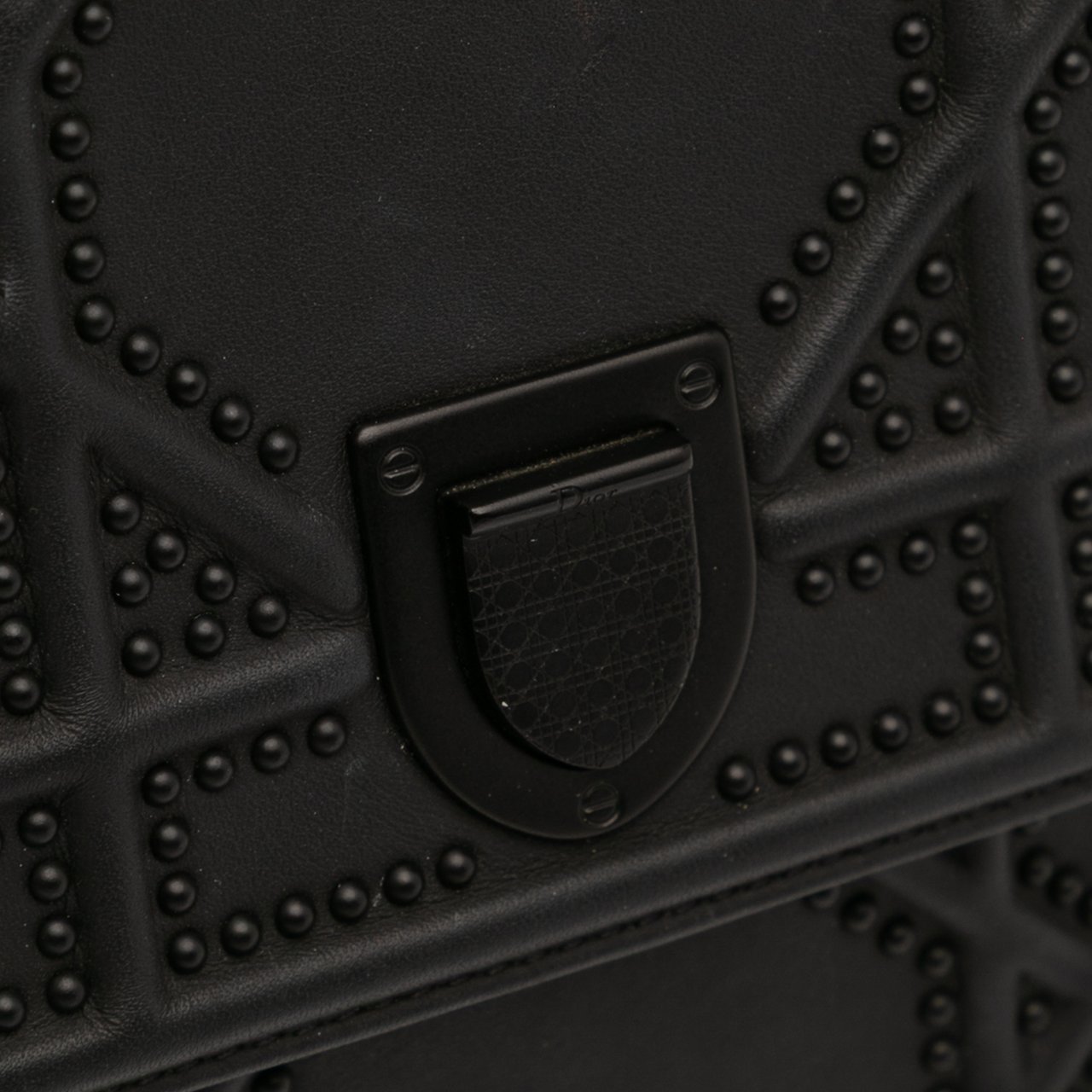 Dior Ultra Matte Calfskin Studded Vertical Diorama Zwart