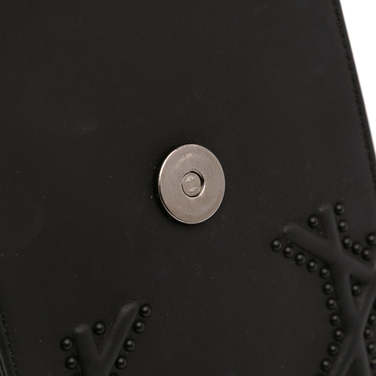 Dior Ultra Matte Calfskin Studded Vertical Diorama Zwart