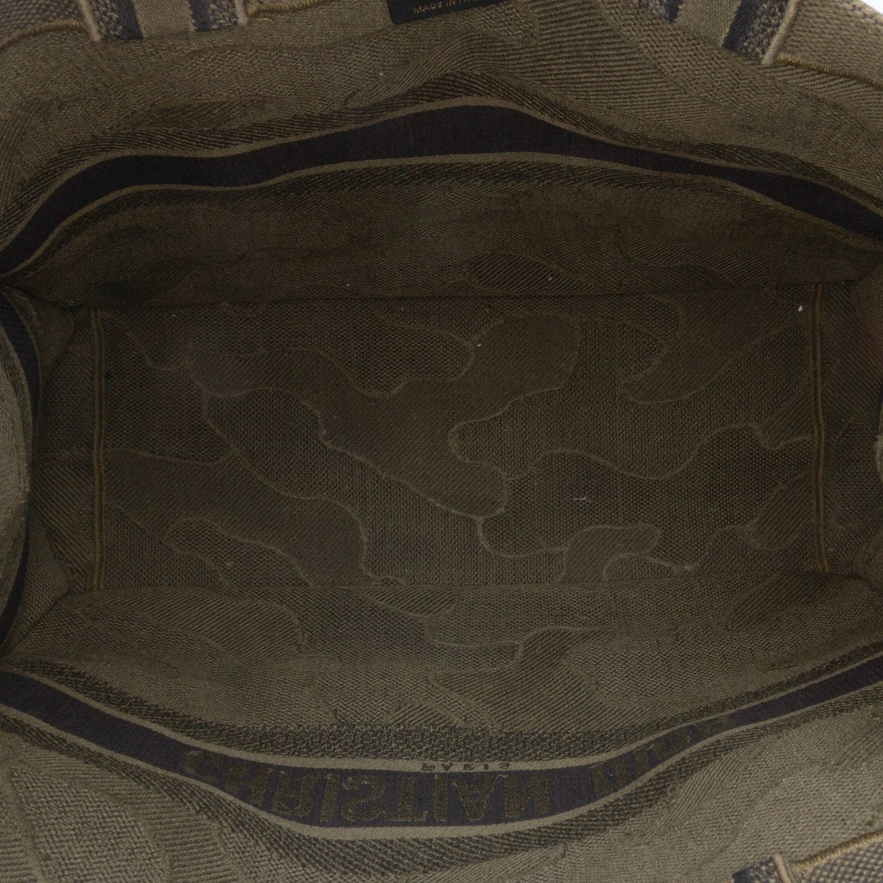 Dior Large Embroidered Canvas Camouflage Book Tote Groen