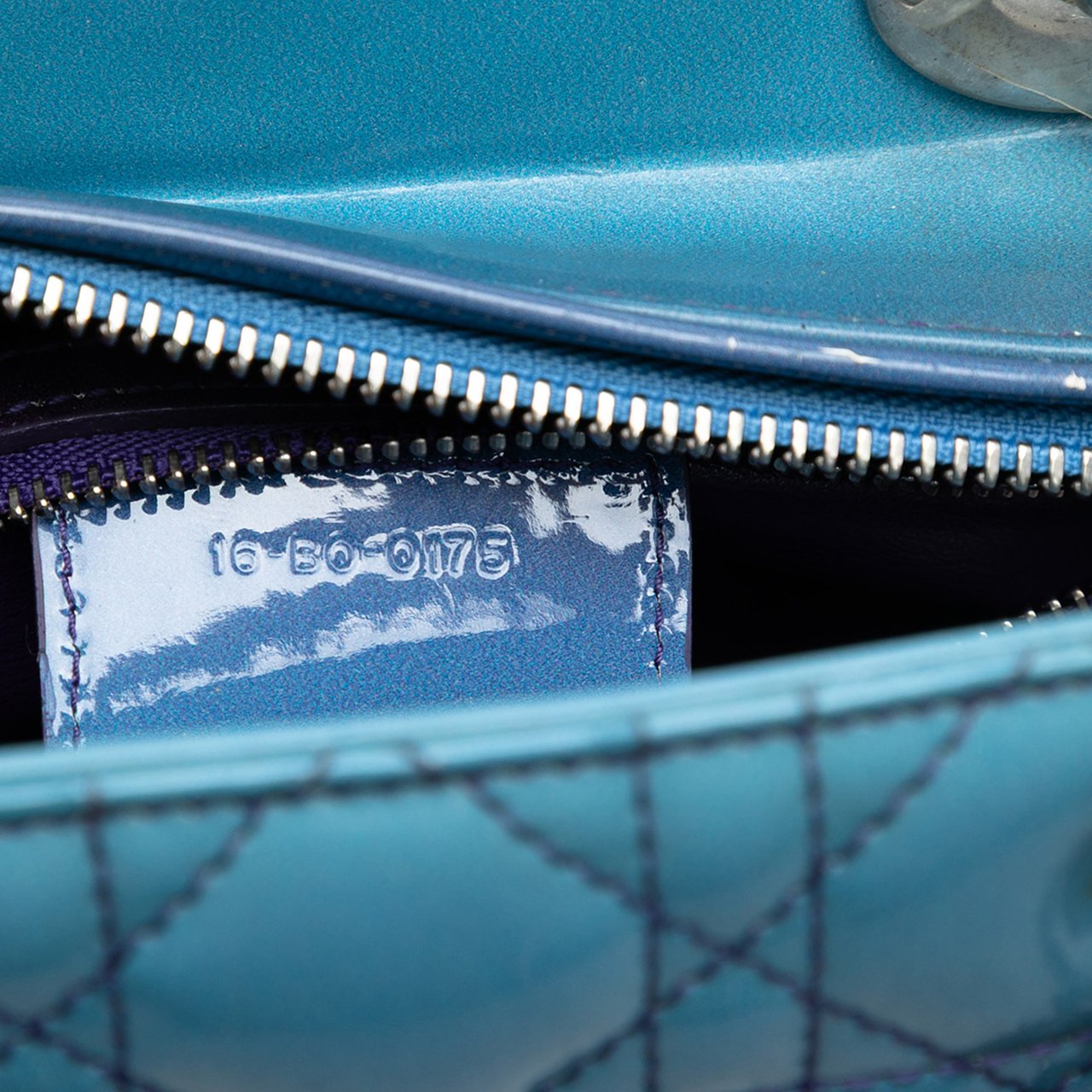 Dior Medium Ombre Patent Cannage Lady Dior Paars