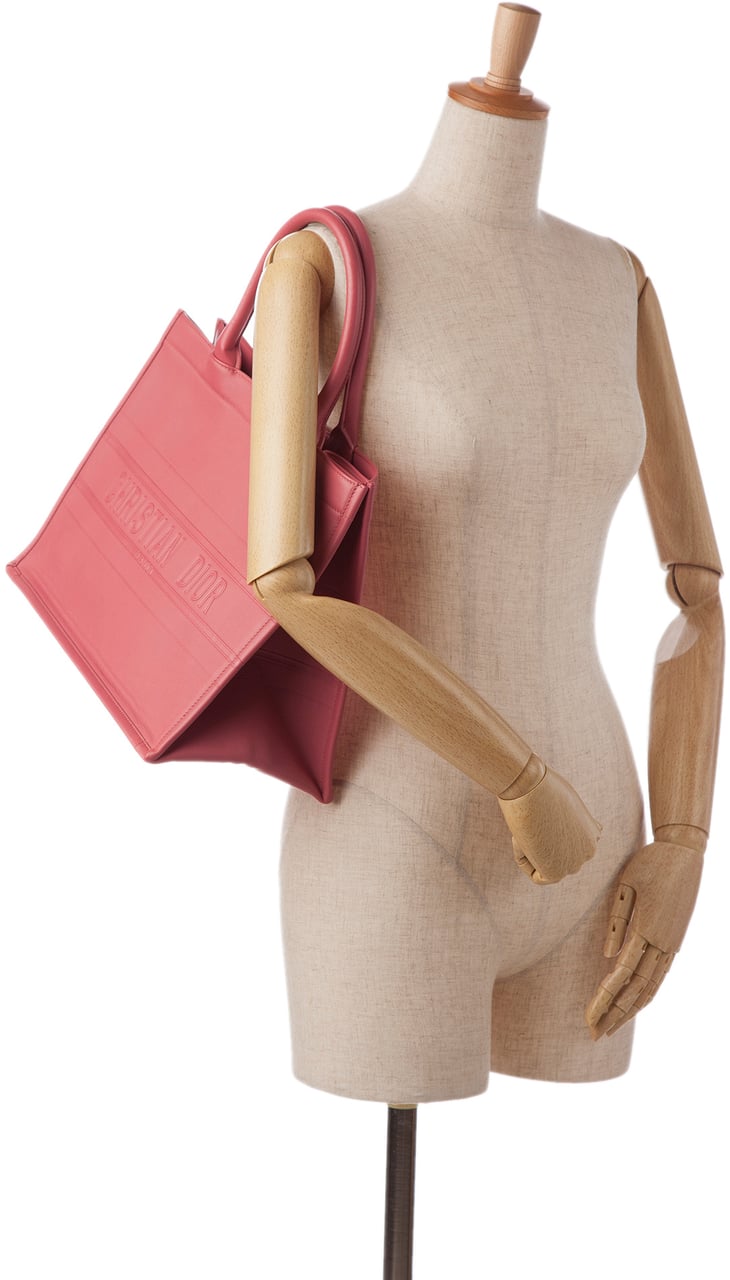 Dior Medium Embossed Book Tote Roze