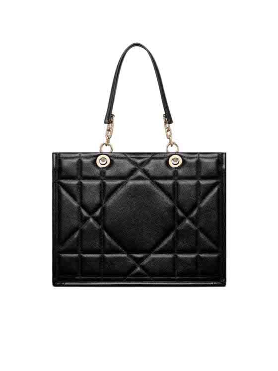 Dior Christian Dior Essential Tote Archicannage Quilt Calfskin Large Zwart