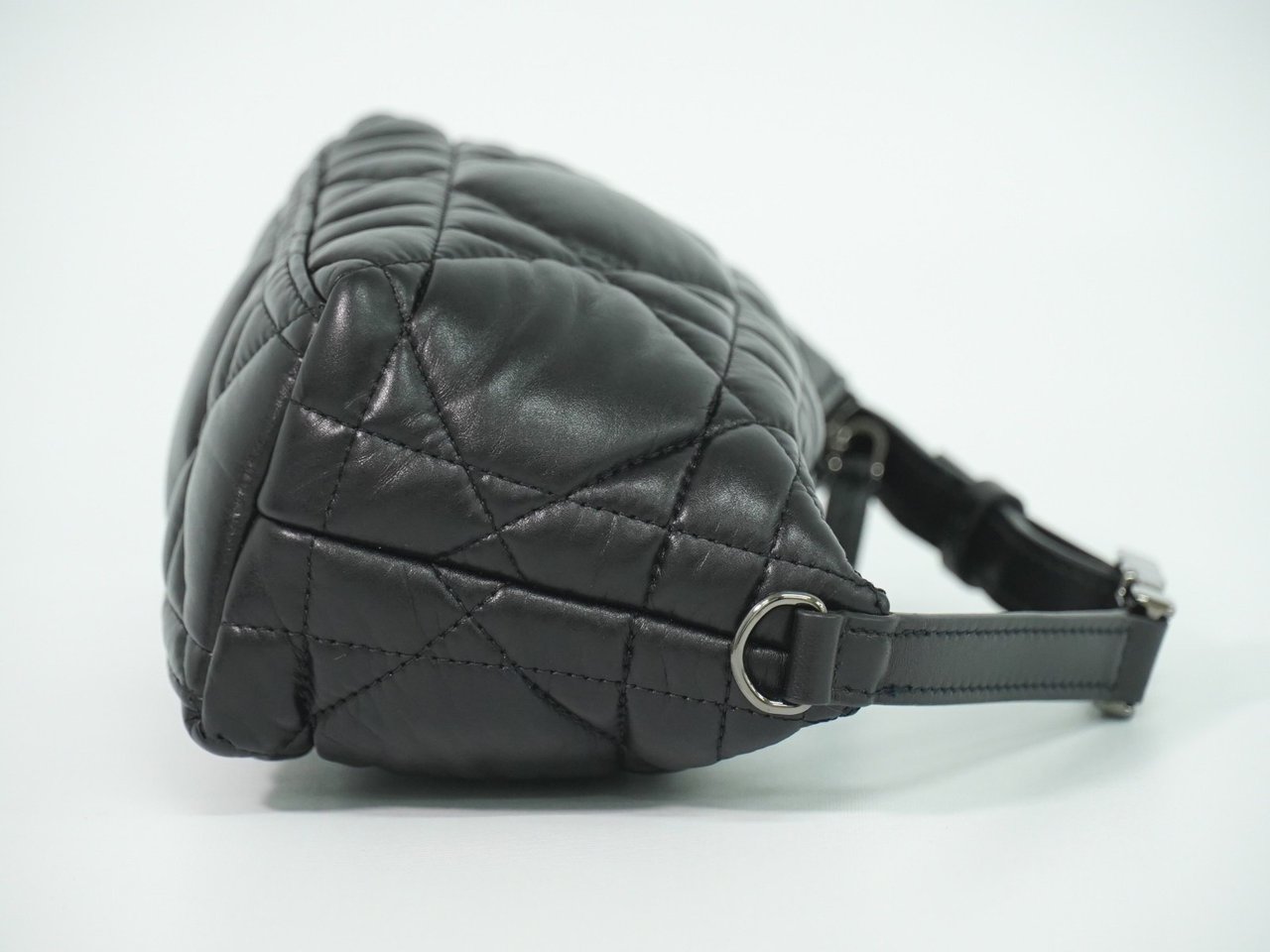 Dior Christian Dior DiorTravel Nomad Pouch Macrocannage Quilt Calfskin Medium Zwart