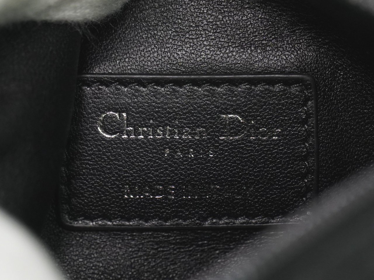 Dior Christian Dior DiorTravel Nomad Pouch Macrocannage Quilt Calfskin Medium Zwart