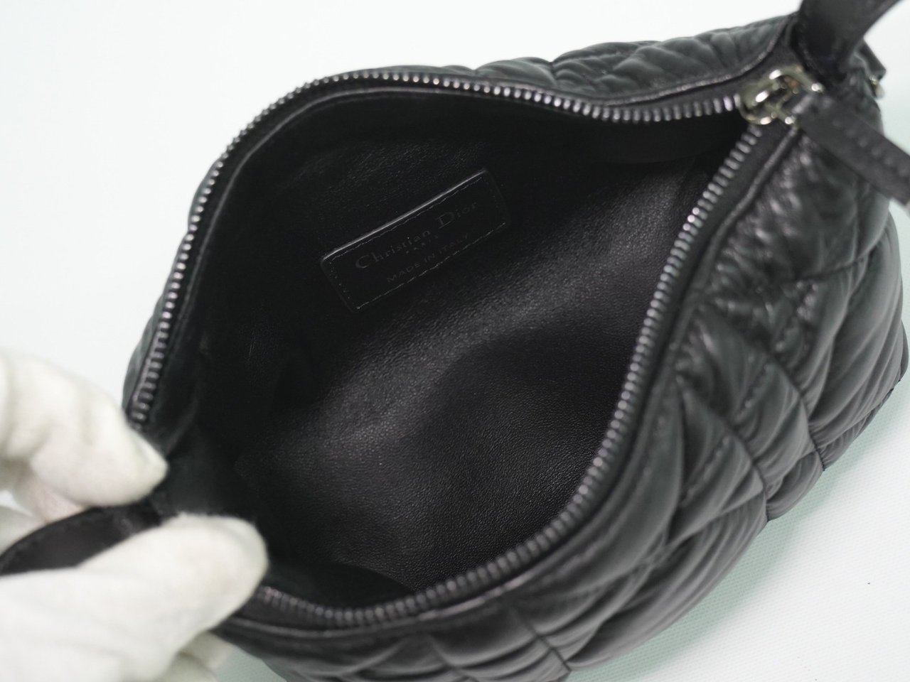 Dior Christian Dior DiorTravel Nomad Pouch Macrocannage Quilt Calfskin Medium Zwart