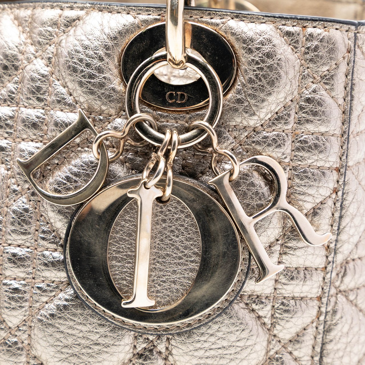 Dior Medium Metallic Grained Calfskin Cannage Supple Lady Dior Goud