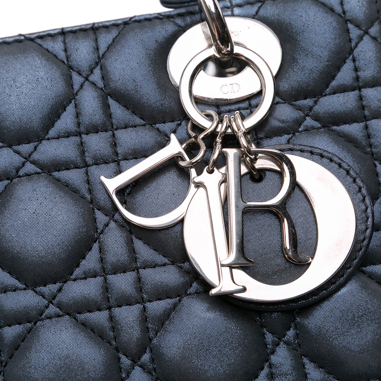 Dior Medium Iridescent Lambskin Cannage Lady Dior Zwart