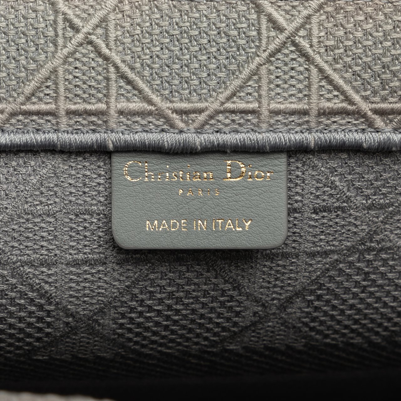 Dior Medium Cannage Embroidered Book Tote Grijs