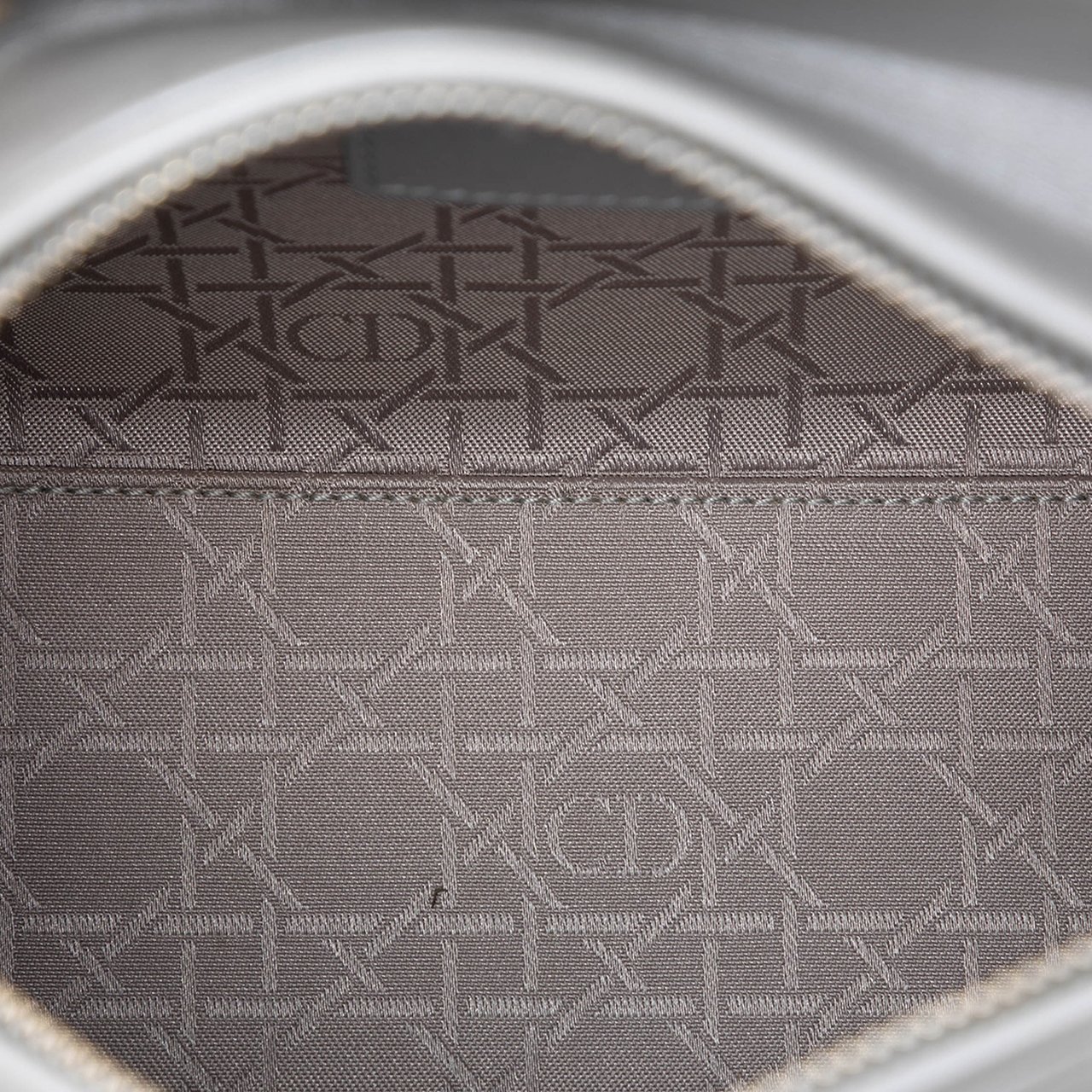 Dior Medium Pearlescent Lambskin Cannage Lady Dior Grijs