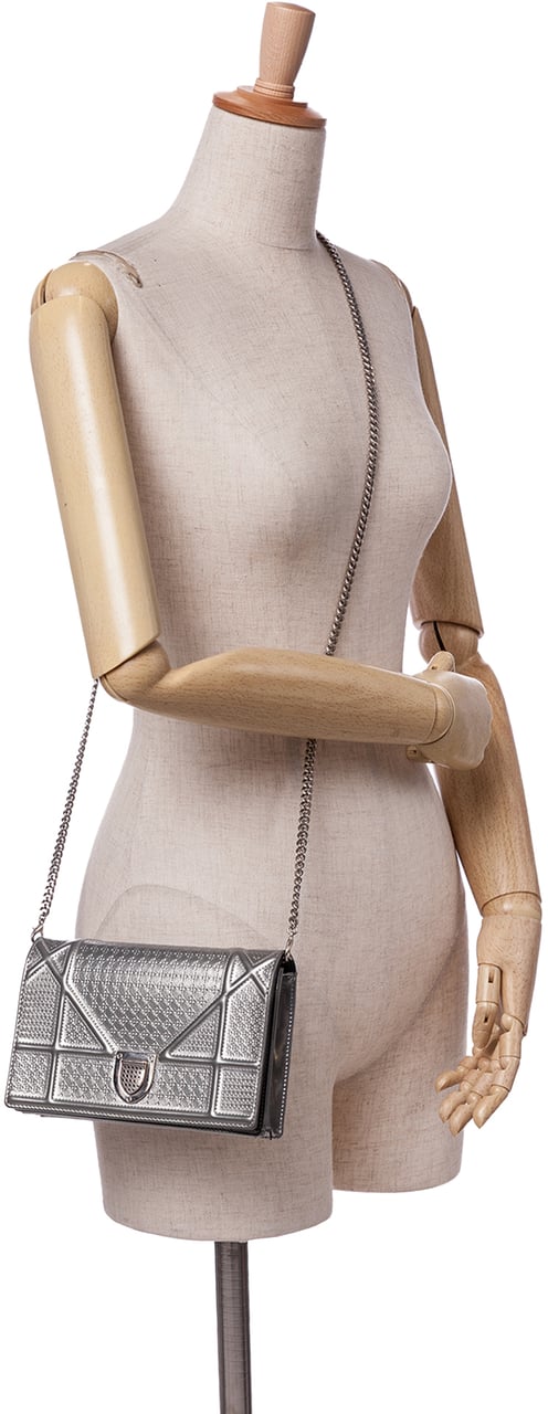 Dior Metallic Patent Microcannage Diorama Wallet on Chain Zilver