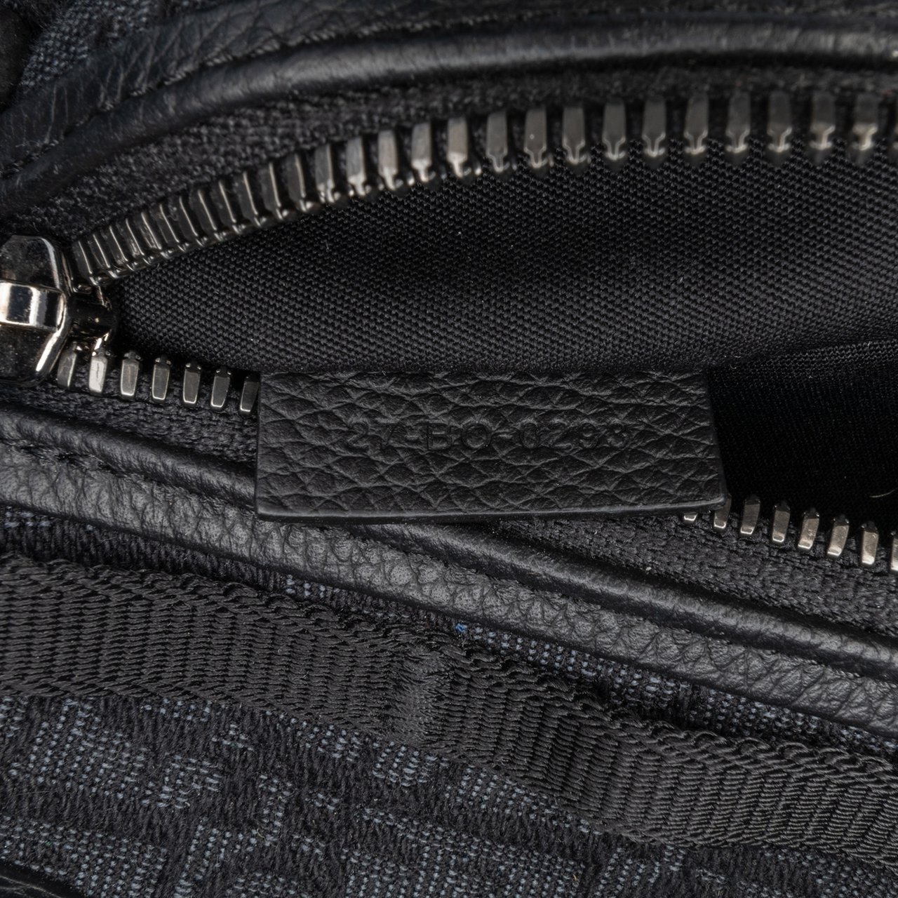 Dior Oblique Scarab Sling Zwart