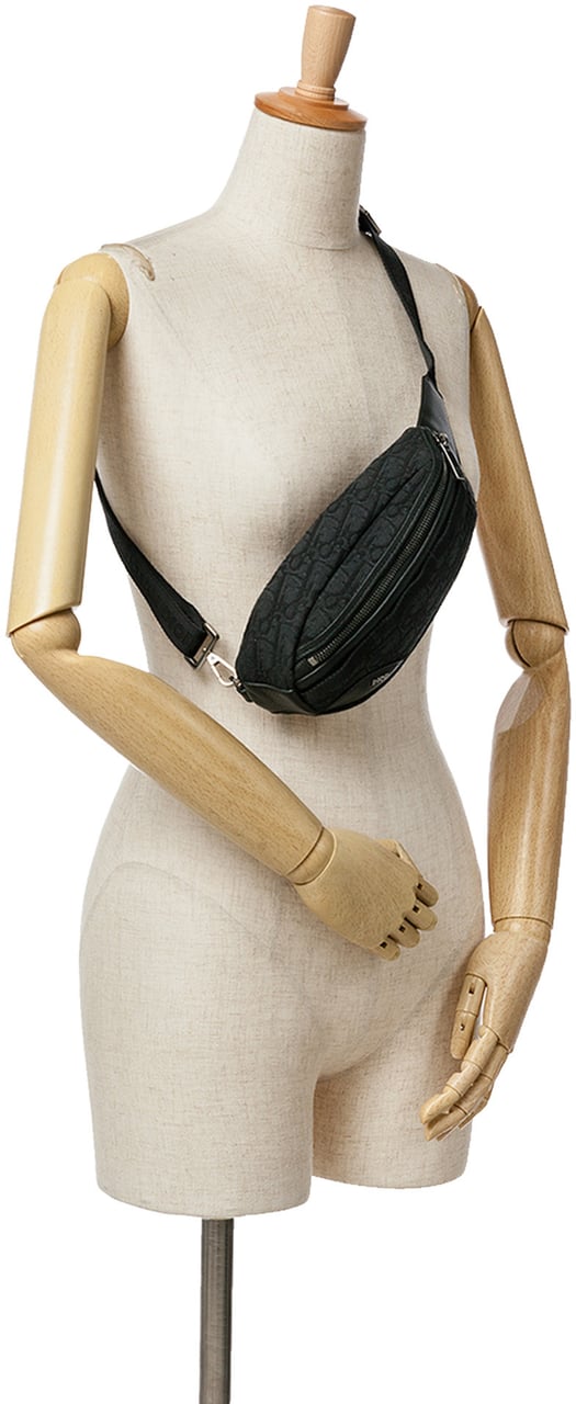 Dior Oblique Scarab Sling Zwart